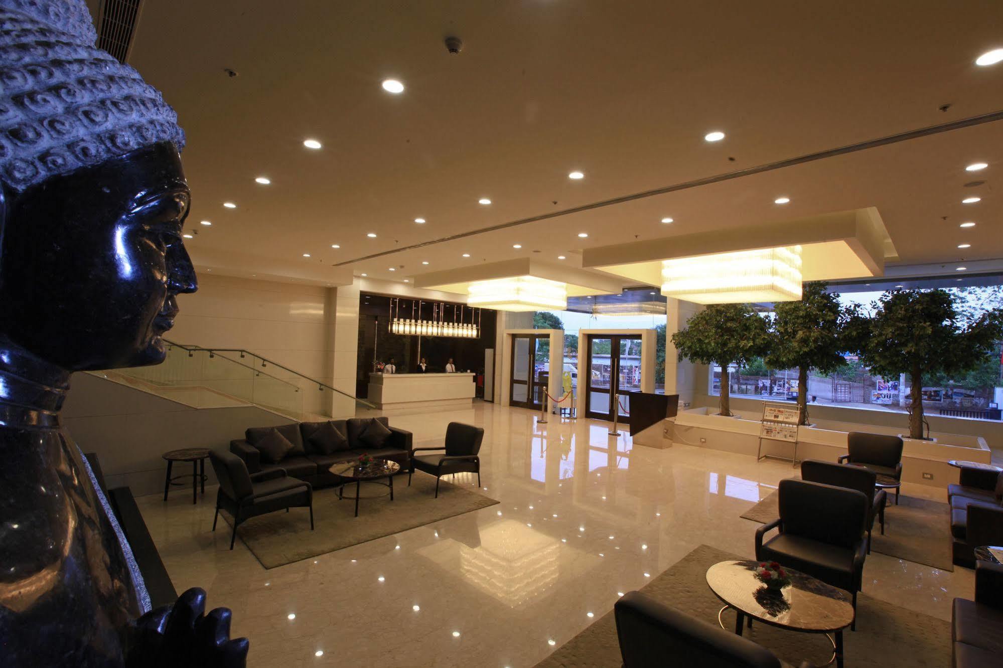 Goutham Grand Hotel - Tenali Виджаявада Экстерьер фото