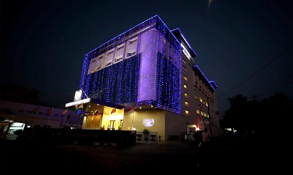 Goutham Grand Hotel - Tenali Виджаявада Экстерьер фото